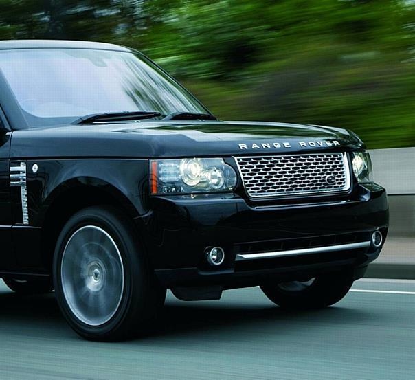 Das Range Rover Sondermodell „Autobiography Black“ basiert auf dem neuen 4,4-Liter TDV8-Turbodiesel und ist in Deutschland auf 40 Einheiten begrenzt. Foto: Land Rover/auto-reporter.net 